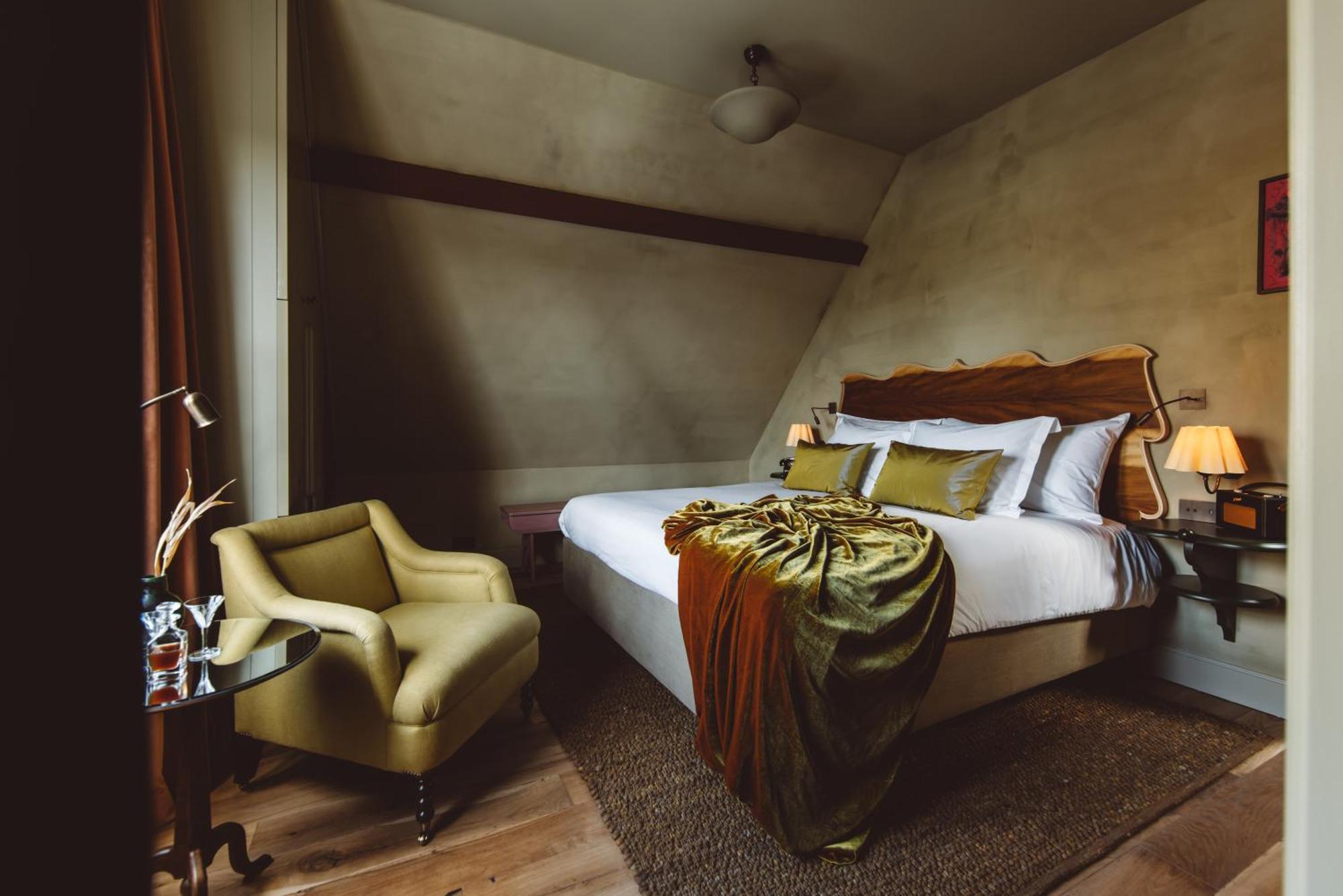 Double Room,1527021517:JPEG